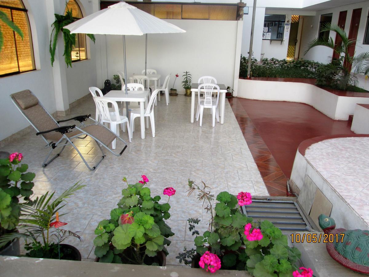 Hostal Caprichos Huacho Exterior photo