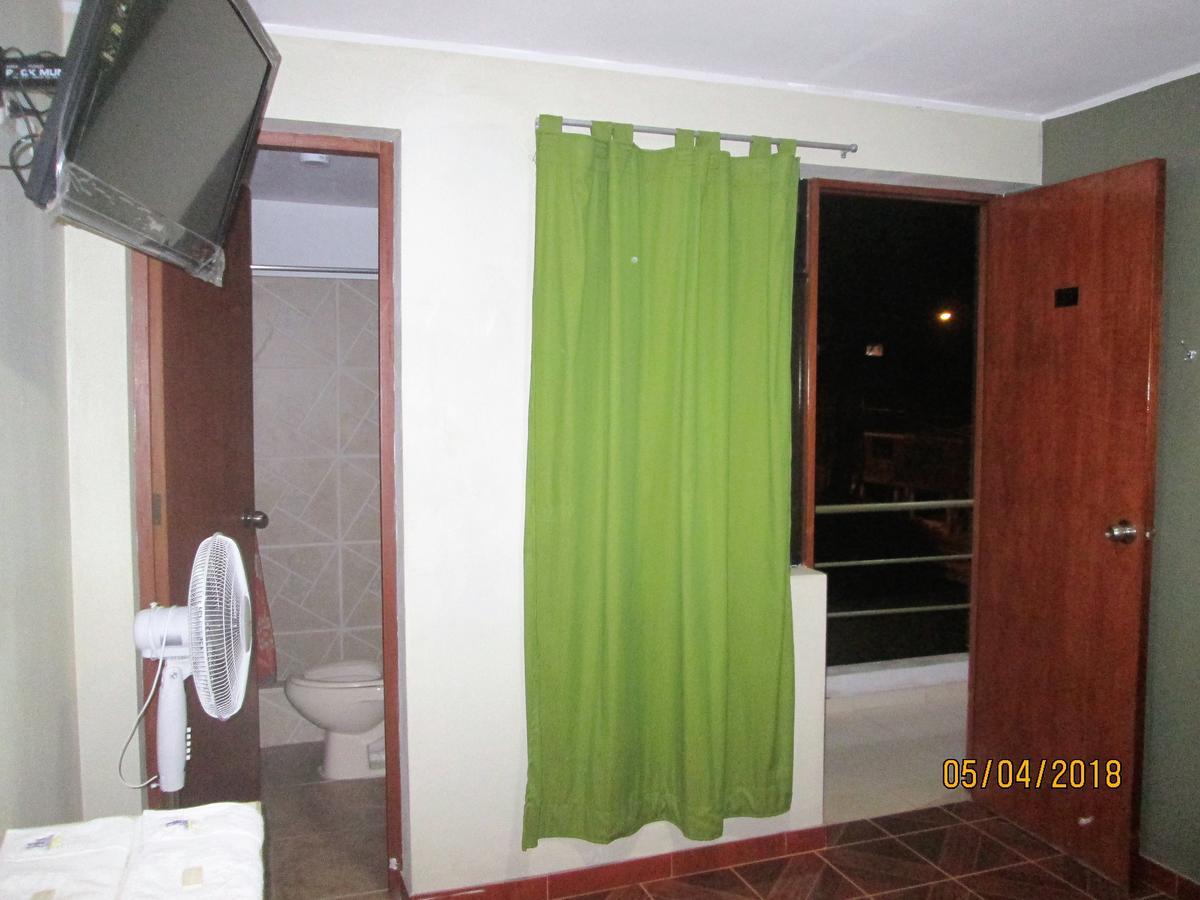 Hostal Caprichos Huacho Exterior photo